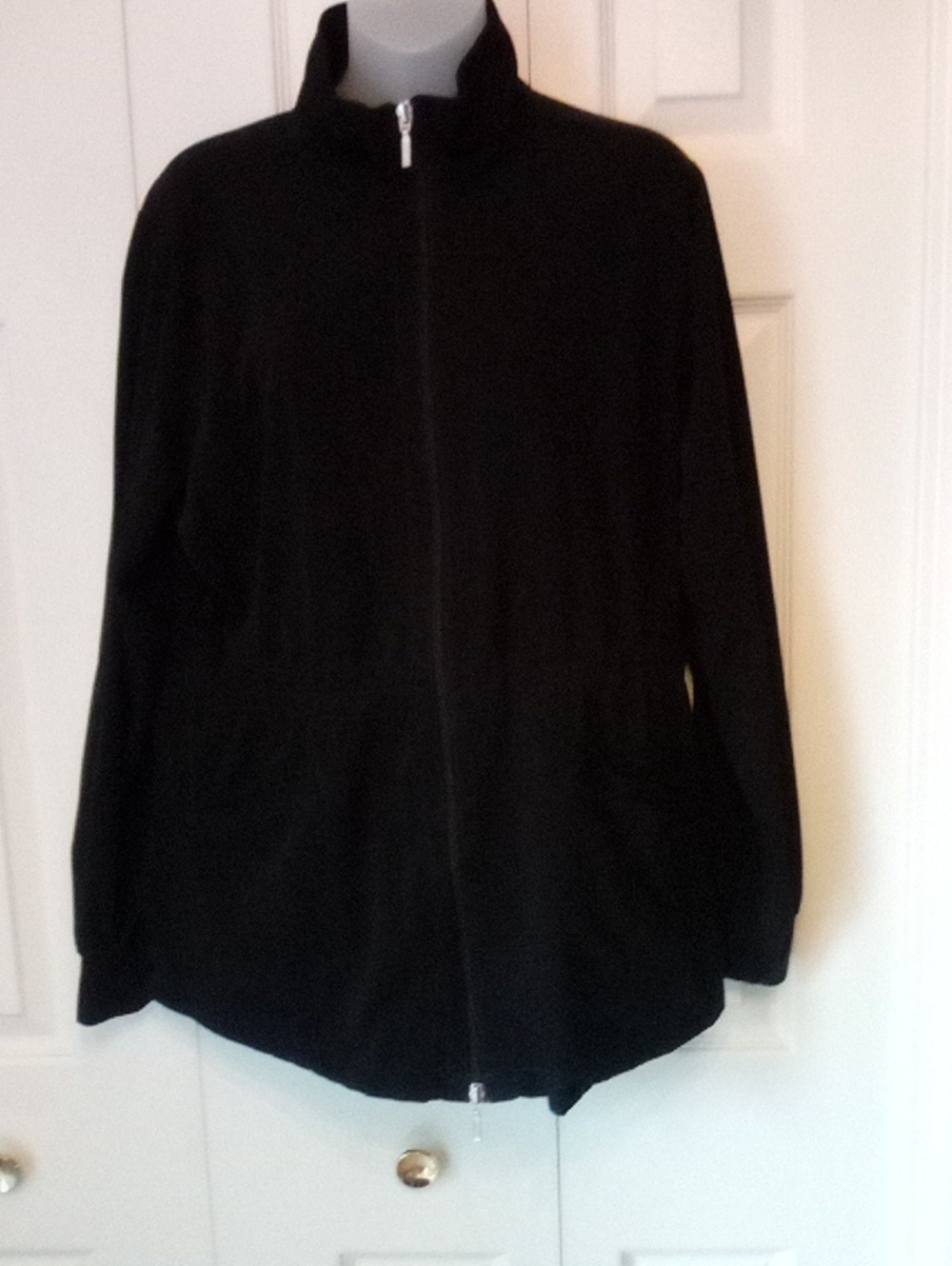 Beyond Scrubs Black Zip-Front Women's Scrub Jacket Size Medium